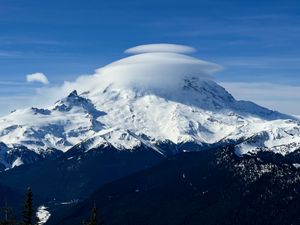 Tahoma (Rainier) as seen from the Northeast, with a nice lenticular hat. 03/07/22
